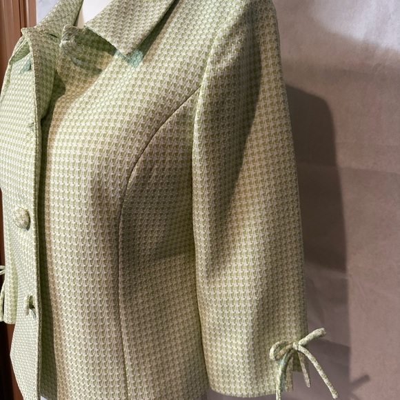 Jessica Howard Green Blazer with Bow Cuffs - Picture 3 of 7